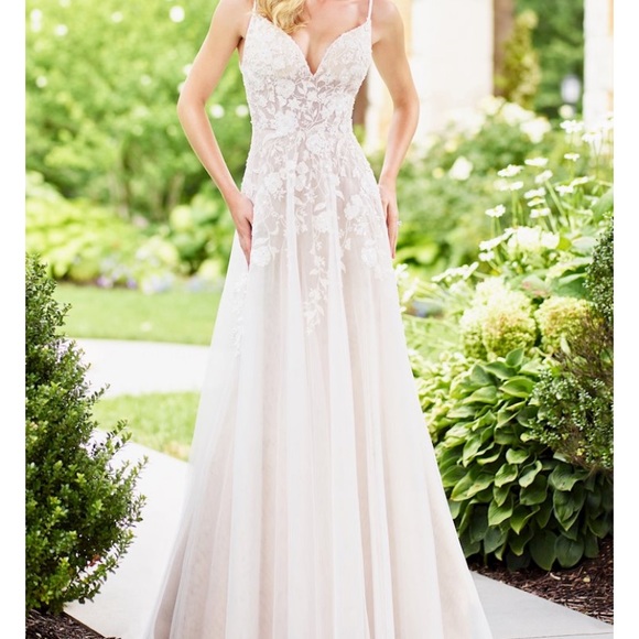 Mon Cheri wedding dress - Picture 2 of 3